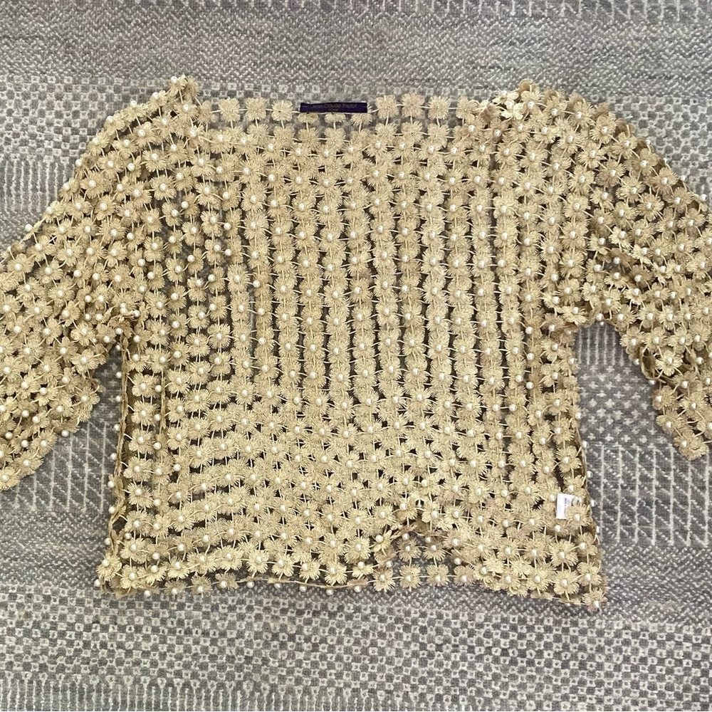 Pearl and soft gold yacht top